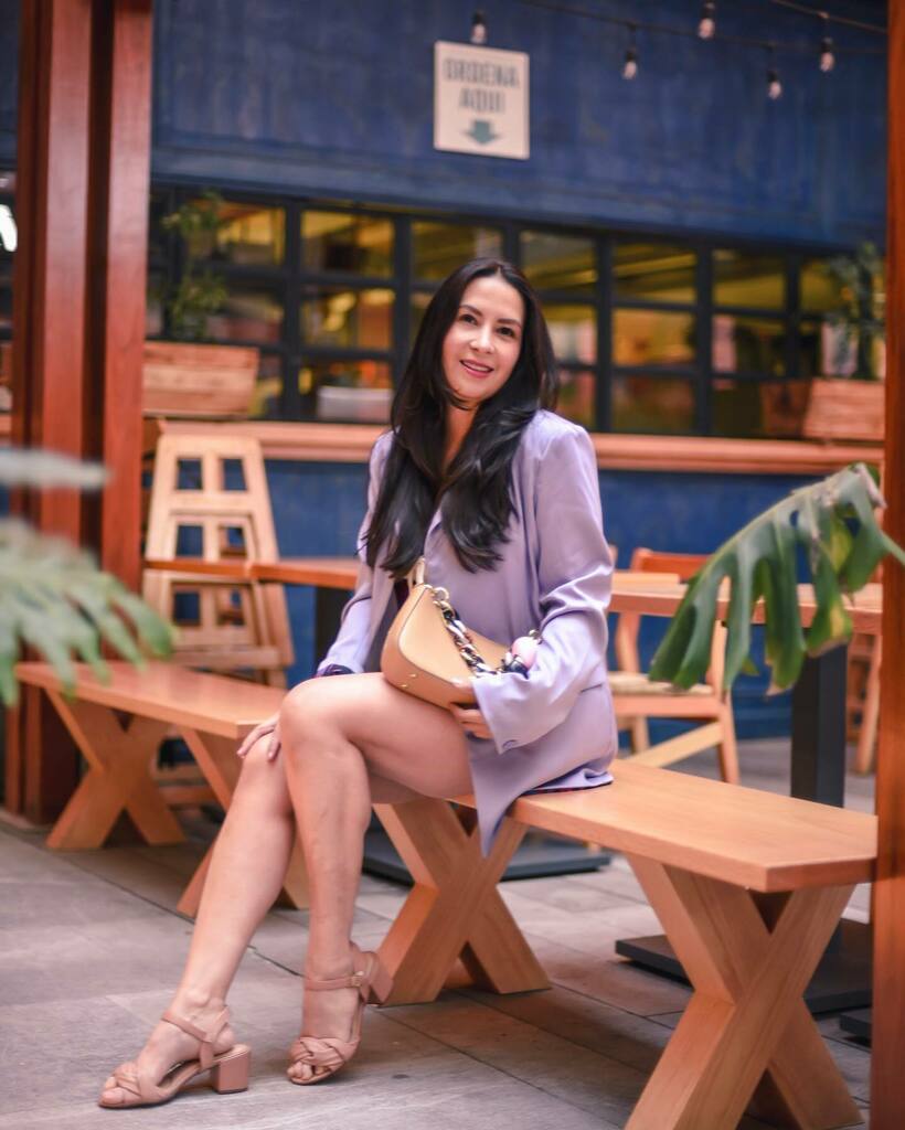FashionMacarons's tweet photo. Los blazers de colores siempre serán un acierto!!
Te dan un toque divertido, te hacen ver arreglada y siguen siendo un must esta temporada ¿les gustan?
#styletips #bloggermexicana #lilacoutfit #summeroutfit #colorblocking https://t.co/faYUgaYRSR https://t.co/8yFY9imzmJ