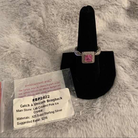 HazenSimpson's tweet photo. So good I had to share! Check out all the items I'm loving on @Poshmarkapp from @melsfabfinds #poshmark #fashion #style #shopmycloset #coach #hotchocolatedesigns #ringbomb: https://t.co/7hc6VNI5OE https://t.co/M47k5NK7lM
