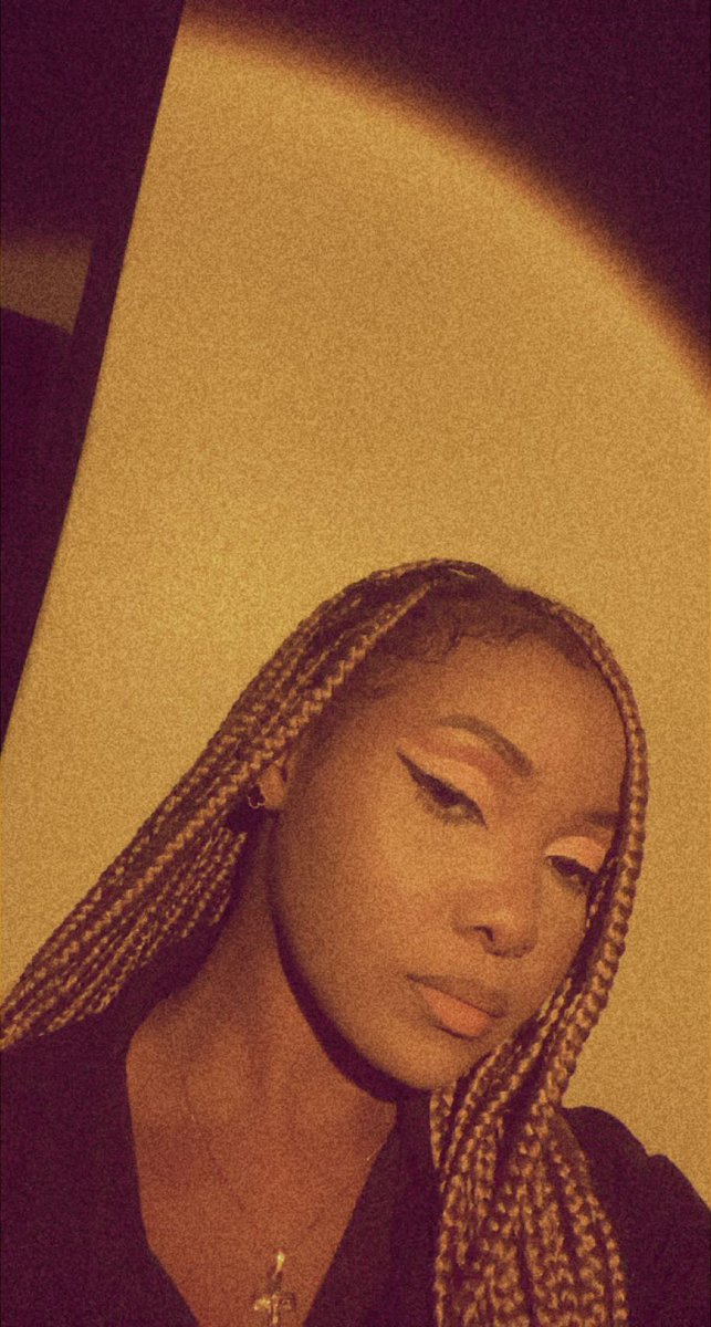 JoyOchia2's tweet photo. Putting on makeup and taking pictures at 11pm because I’m bored 😩

#postinor #ASUU https://t.co/4w6QMkIvf7