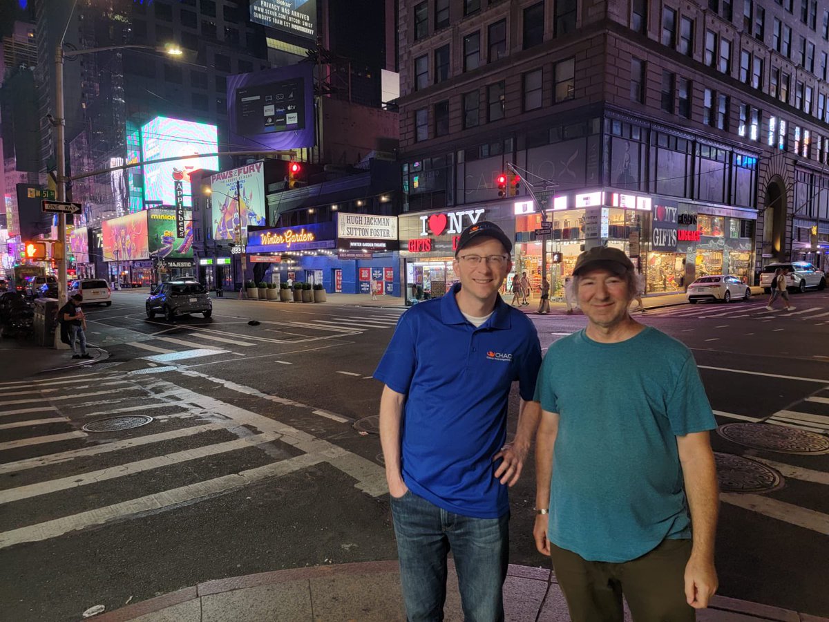 JonBbC_TechGeek's tweet photo. It was an AmAzInG time at the Origami USA convention 2022 in downtown New York City / Times Square last weekend. I had so much fun meeting world famous designers including Robert Lang, John Montroll, Jeremy Shafer, Quentin Trollip, Ilan Garibi, Marc Kirschenbaum. #origami #ousa https://t.co/mIXS3AbgBX