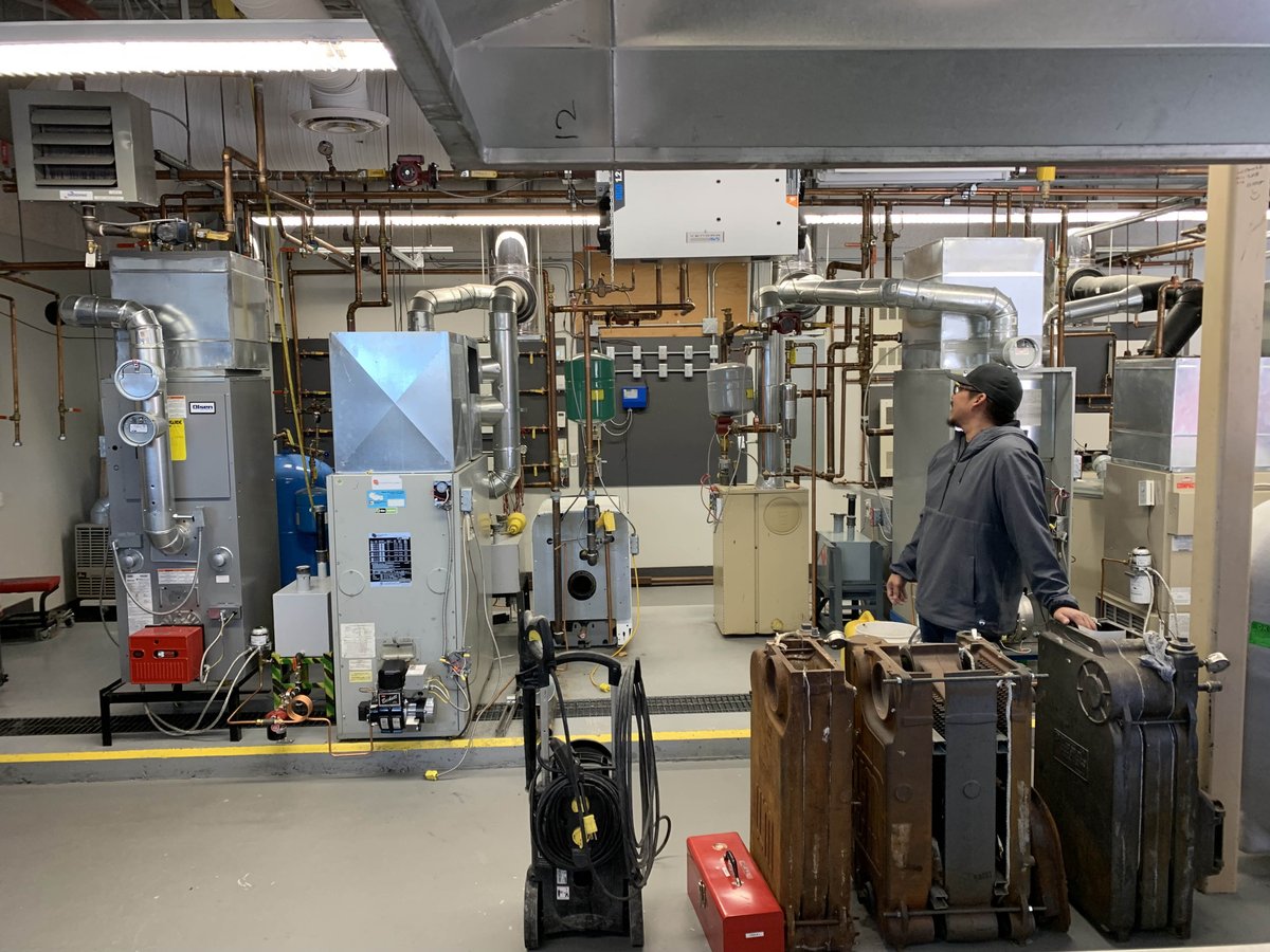 Touring Sanatuliqsarvik Trade school in Rankin and learning about their tech programs. Amazing that a hamlet of 3,000 people can have such an advanced facility, allowing people to train without needing to be away from family for months at a time in the south. #nunavut #trades