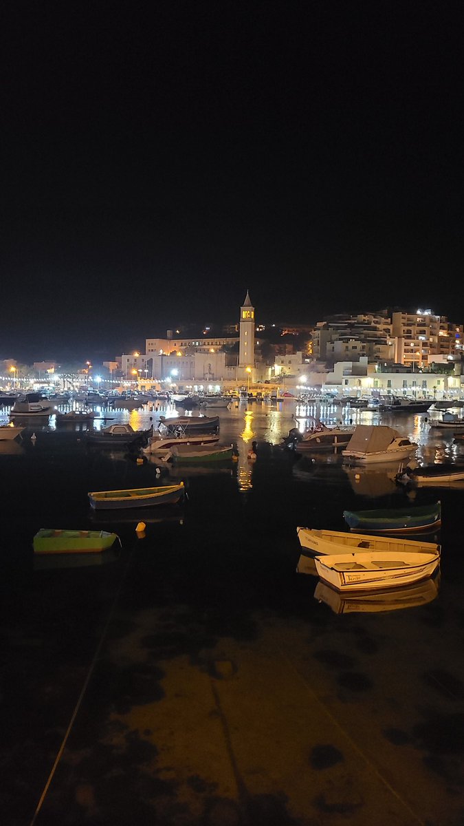tra_live_'s tweet photo. #nofilter 

ほんとは首都の #Valletta か #Sliema のホテルを取りたかったけど、
なぜか間違ってアクセスしにくい #Marsaskala #マラサスカーラ という小さな街にステイすることに…。

だけど思ったよりいいとこで感動！
📷️ 左 : 午後7時40分くらい
📷️ 右 : 午後10時15分くらい https://t.co/z81JAWk26M