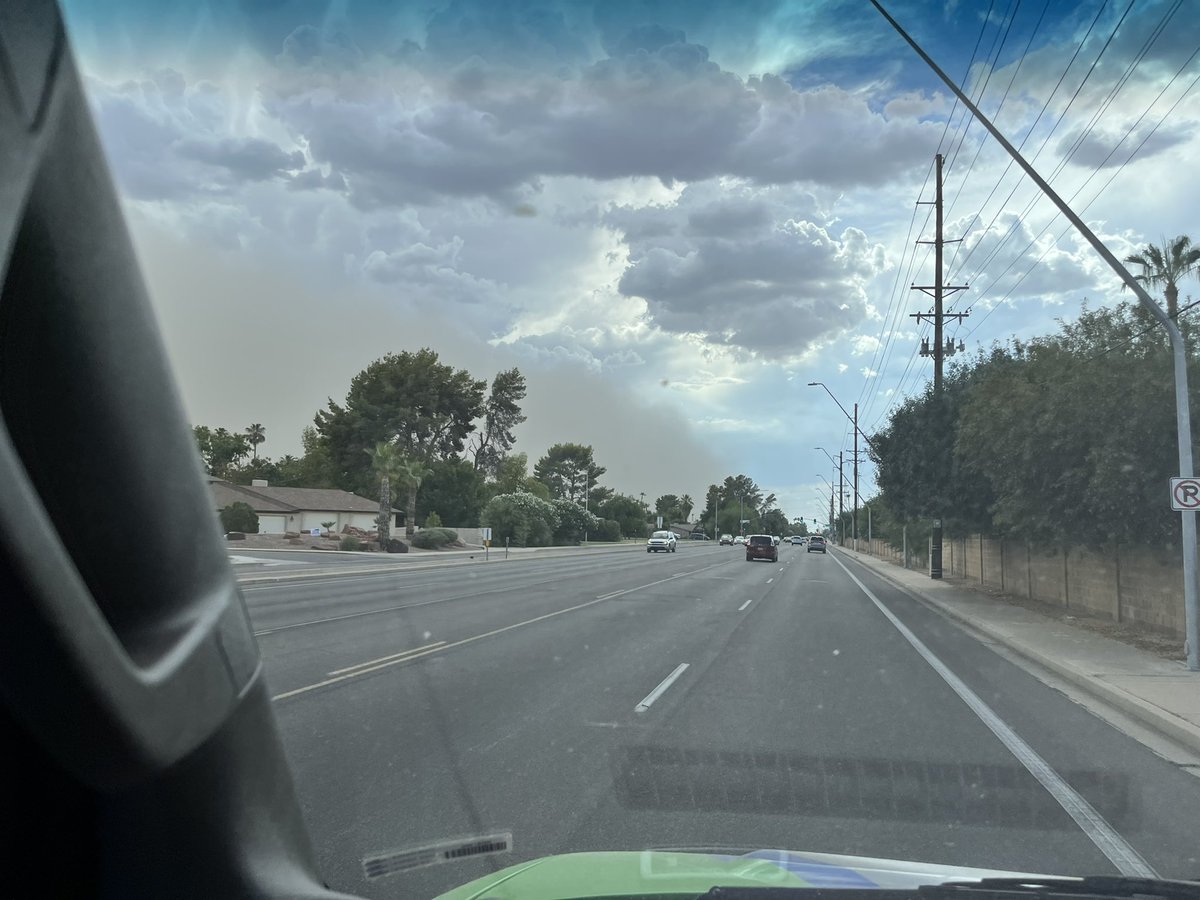 mcourt's tweet photo. Here it comes #haboob https://t.co/prAtuut6r6