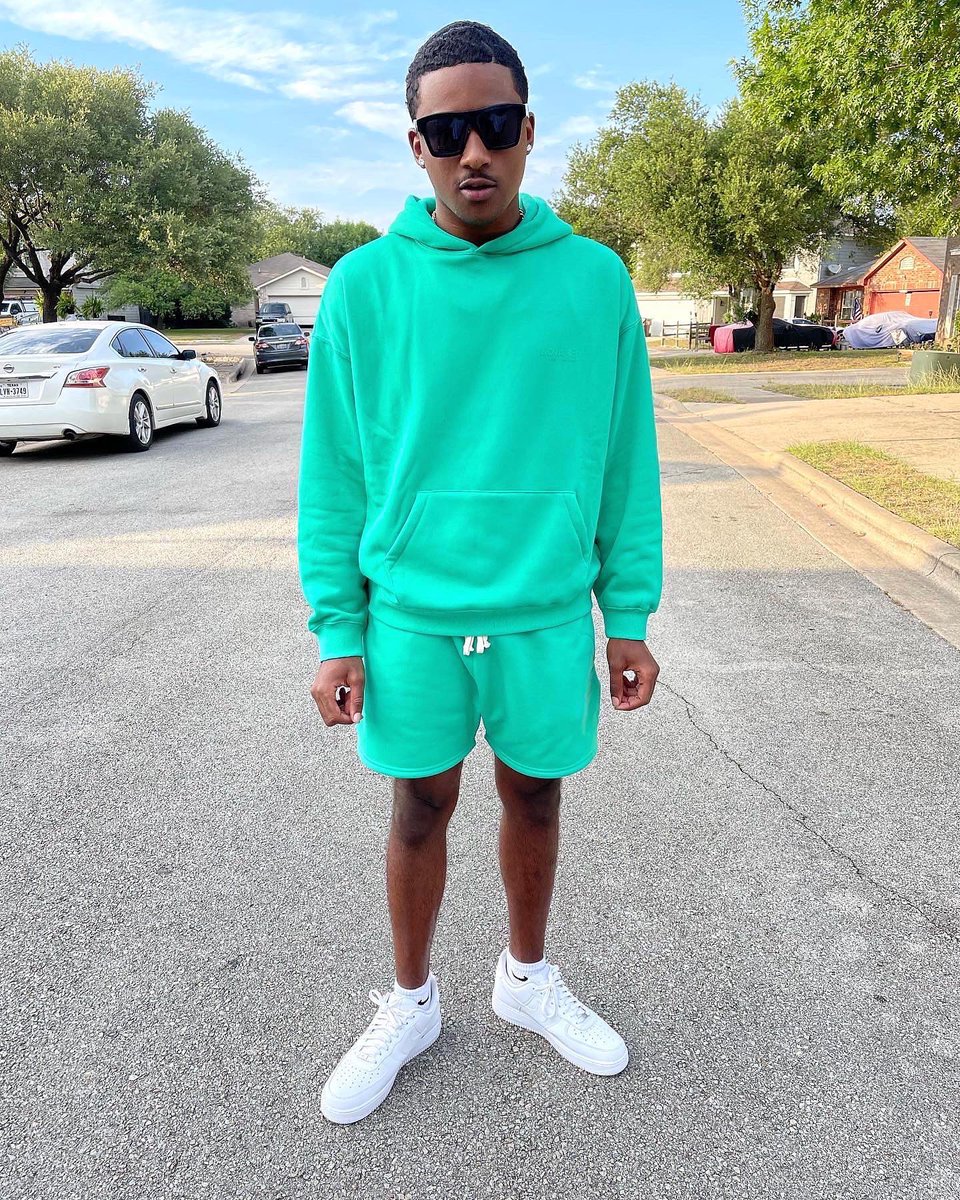 _biganttt_'s tweet photo. In my own lane🥶 all black shades like I’m Bruce Wayne🦇 #woahh https://t.co/rFU4PxBhJF