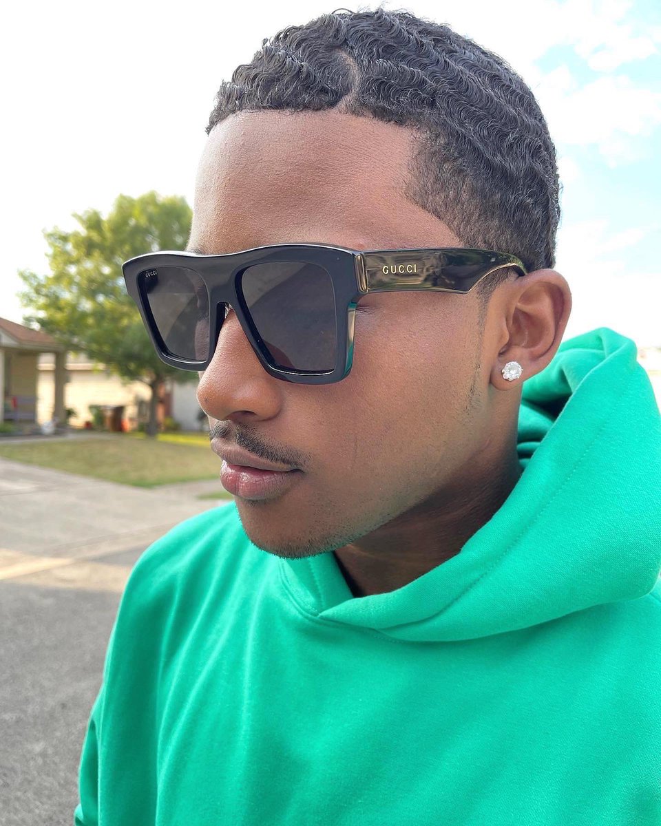 _biganttt_'s tweet photo. In my own lane🥶 all black shades like I’m Bruce Wayne🦇 #woahh https://t.co/rFU4PxBhJF