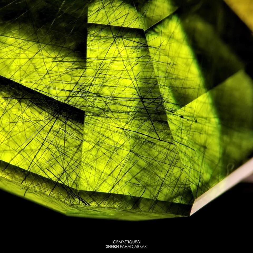 #News  🔎 Las piedras verdes con fuente extraterrestre. Los peridotos. 
.
.
.
#News 🔎 Green stones with extraterrestrial source. The peridots.