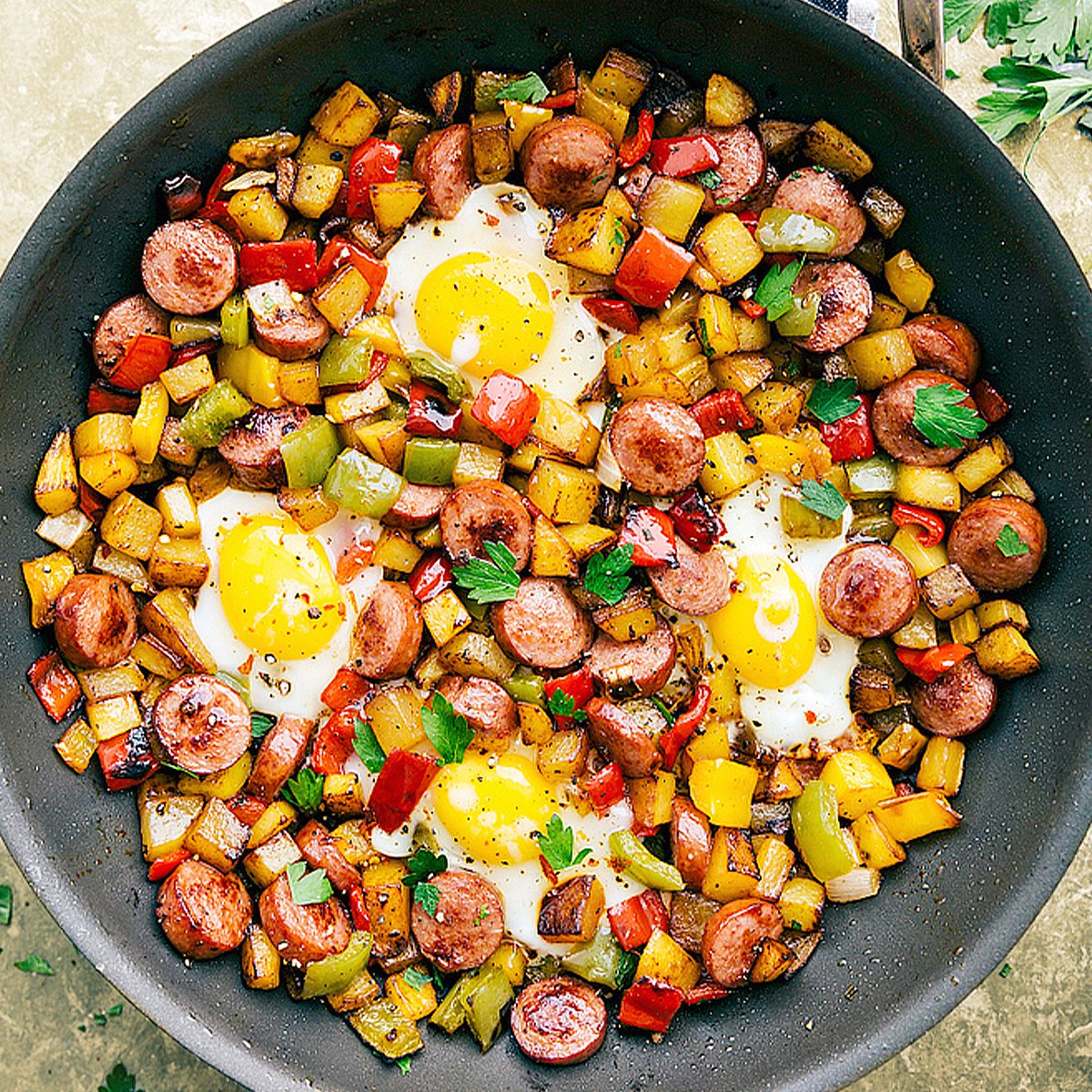 One skillet? No problem! This dish delivers all kinds of flavors in just one pan. bit.ly/3OySyZI
