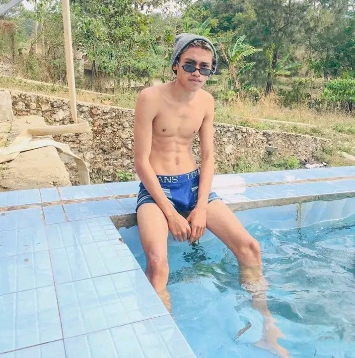 Chris33595567's tweet photo. Kalo lewat jangan lupa mutualan 
Pemilik akun lagi cari #botimanja😊
#gay😊 https://t.co/dd7BQoMfS2