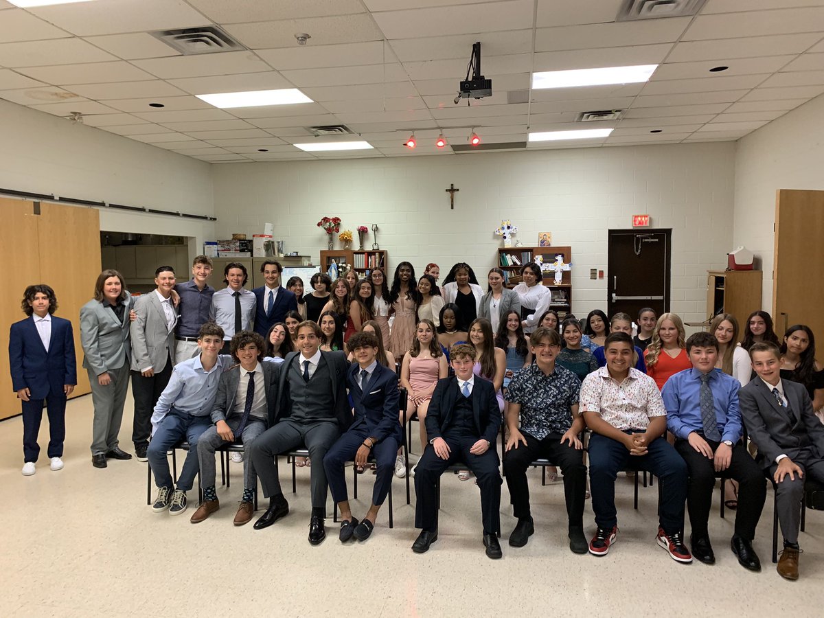 Grade 8 Holy Family Graduates !The future is bright ! <a href="/MrsNHamel/">Nancy Hamel</a> @MrsReillyStars