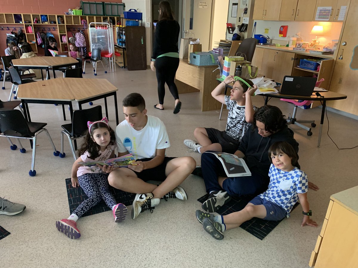 Reading with our Kindergarten buddies !💗<a href="/Mrs_Morello/">Mrs. Morello</a>