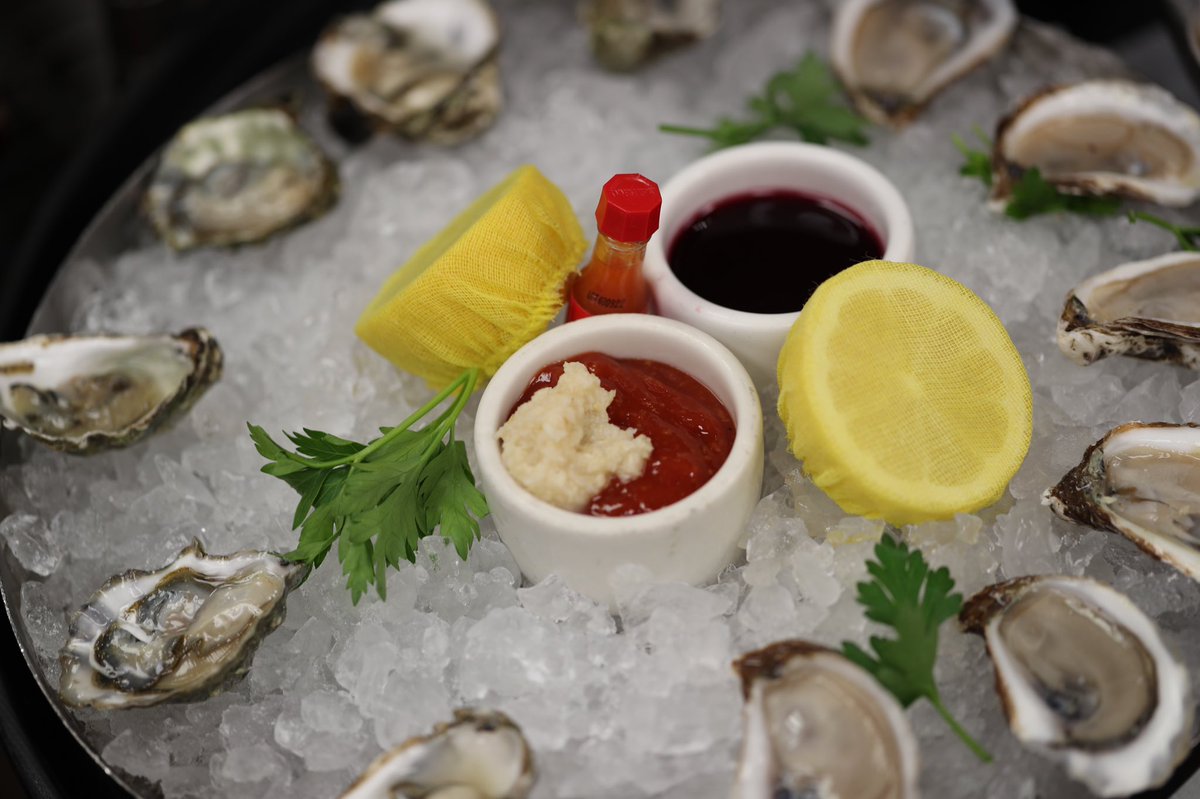 Do you want something cold on a hot day like today? Come and indulge in both our East Coast and West Coast Oysters!!  #oysters