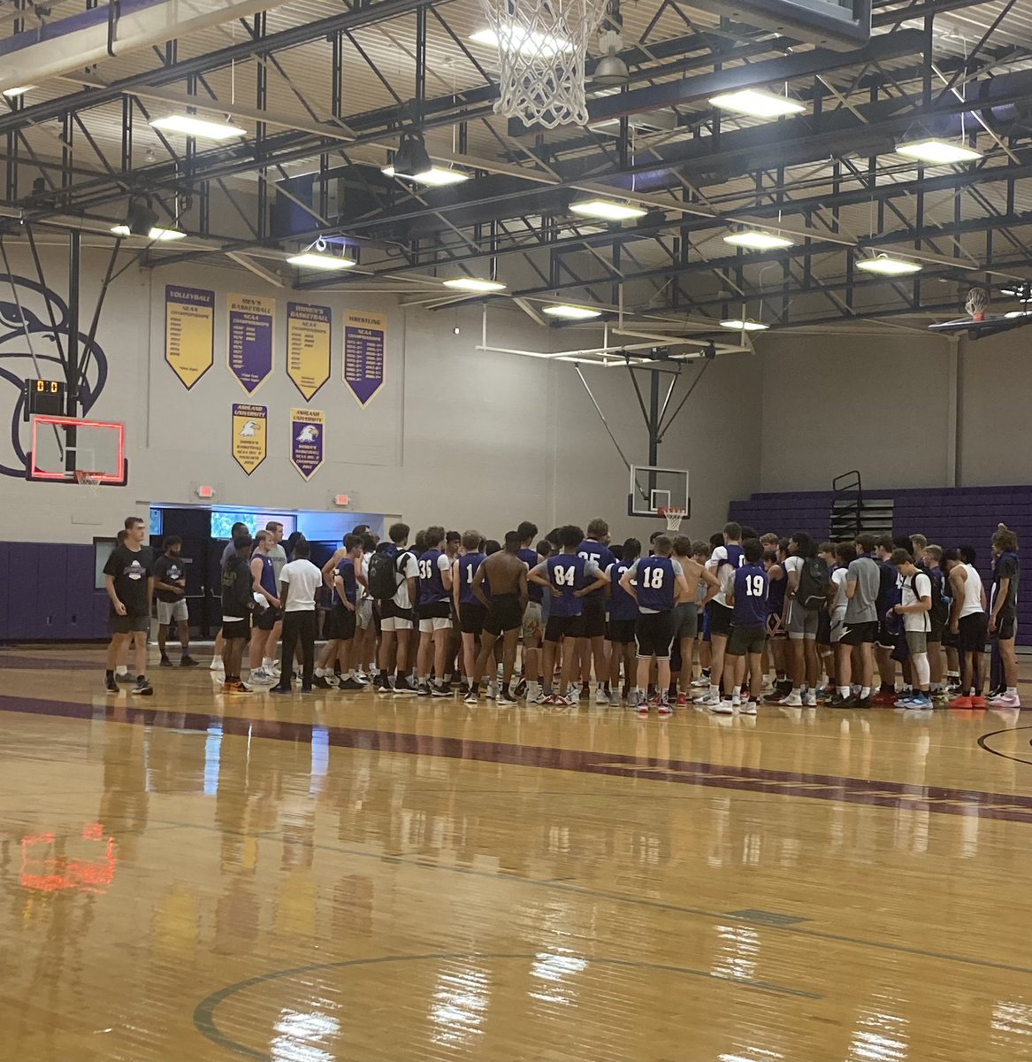 🙌🏻 THANK YOU 🙌🏻

Yesterday’s Elite Camp was one for the books! 🏀

Talent level ⬆️
Competition level ⬆️
Environment 🔥

Thank you to the 80 players that made it truly a special day! 💥

#ABCs | #GoEagles
