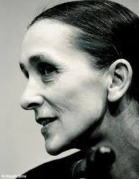 PresseTheatre's tweet photo. Disparue il y a 13 ans,  un 30 juin.
Pina Bausch. L'unique, l'irremplaçable. https://t.co/HQOPH0IJA9