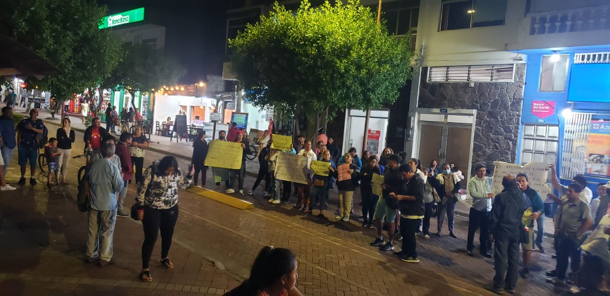 PuebloMontubioE's tweet photo. @LassoGuillermo Presidente le respaldámos su gestión pero atender:

#EdwinAldaz fracturas de 10 días sin intervención 

#GalapagosSeLevanta sin medicinas sin insumos
#FueraMinistraFuera
#SaludEnEmergencia  #ReingenieriaEnSalud 

Organismos internacionales @CIDH @odhumca 

https://t.co/cZjn5bkLPi https://t.co/npIWeIEDDx