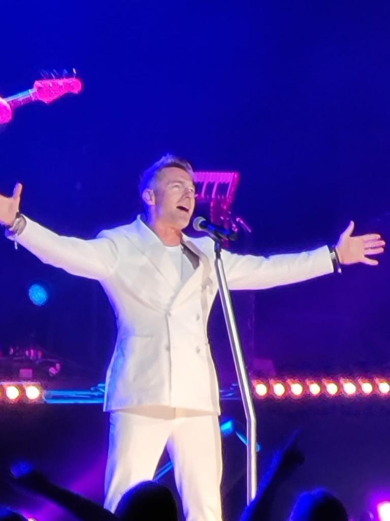 tyldes's tweet photo. What an amazing concert tonight in Manchester thank you @ronanofficial for a brilliant show, we loved every minute and every song, you are a 🌟
@BridgewaterHall https://t.co/3UOEwUKWci