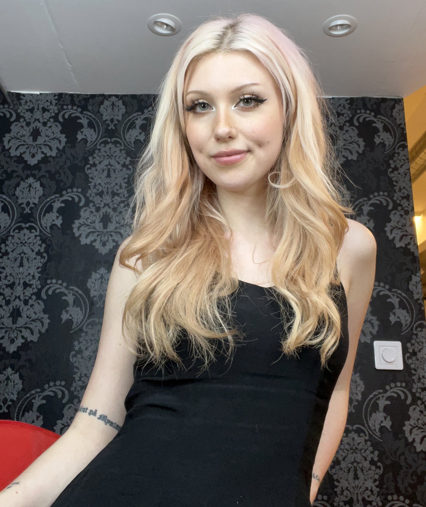 TW Pornstars - Linzor ♡˚ ༚. Twitter. She’s a 4, but can do backflips