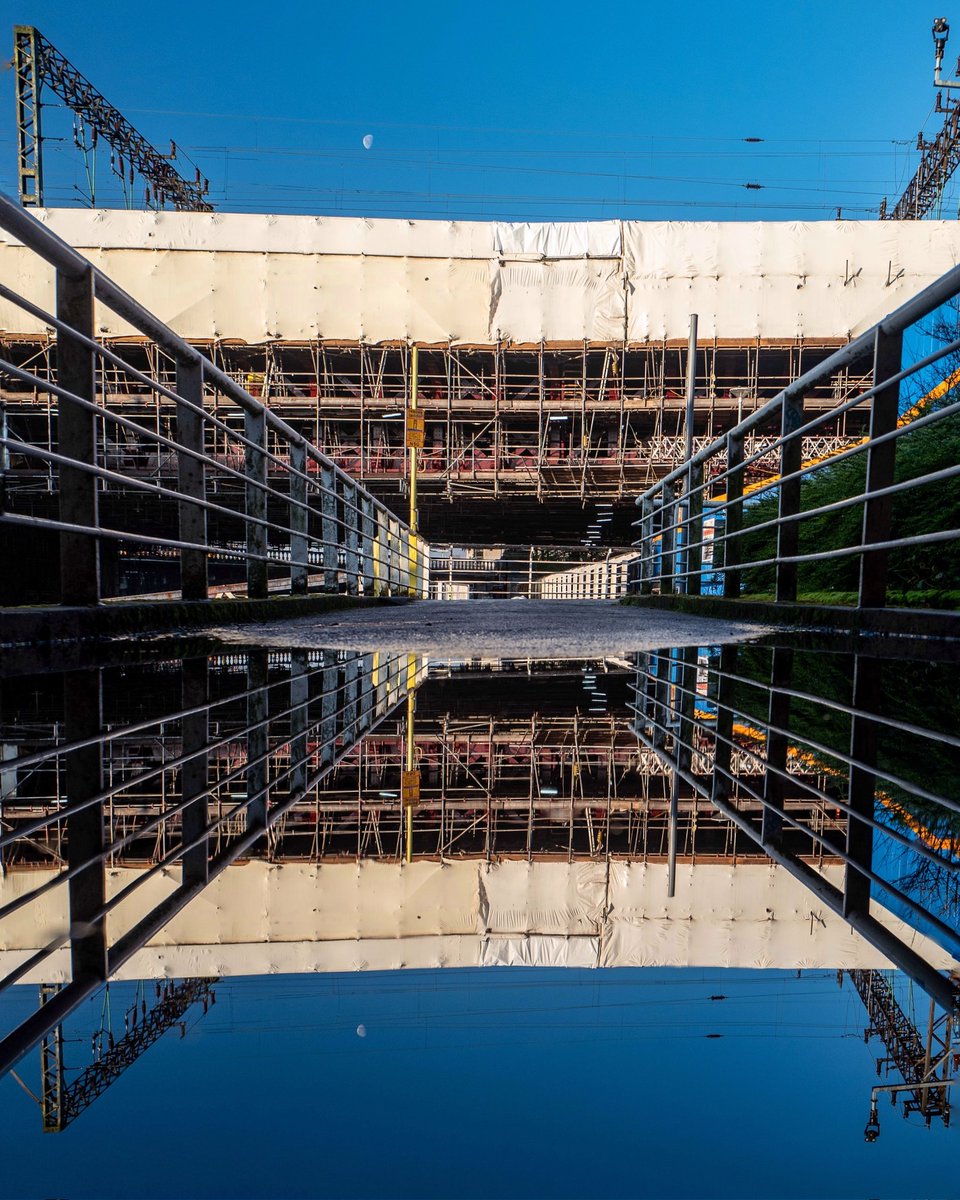 KGPhotozone's tweet photo. #FSMonthly Bridge reflections https://t.co/jnNxihpmGk