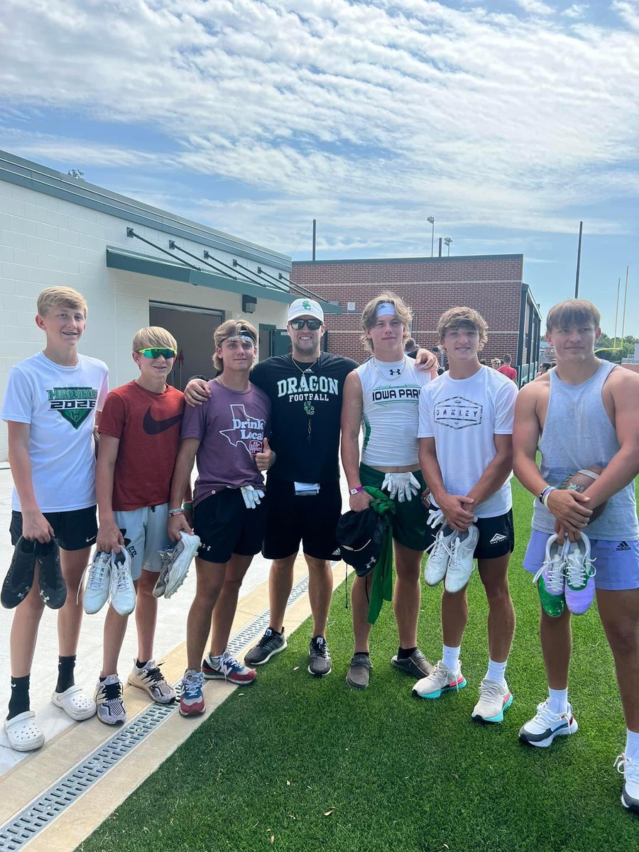 CoachWhitaker3's tweet photo. It was a great 3 days of work with the hometown boys at the 2nd annual Riley Dodge Passing Academy! A lot of guys from all over the state got better this week! https://t.co/DuW06eDek7