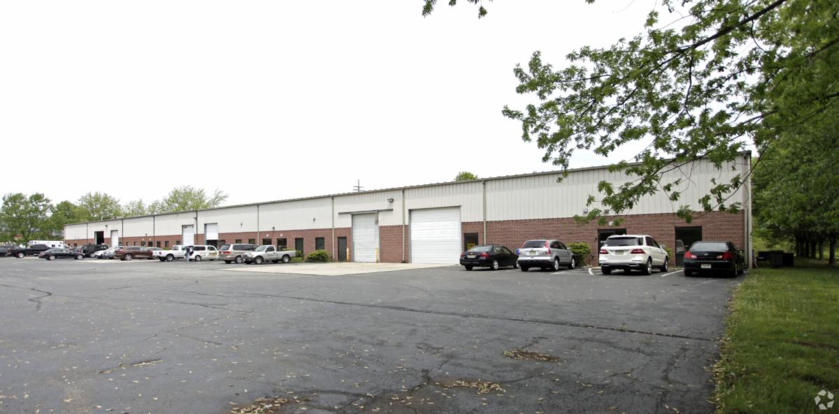 Equity3RE's tweet photo. #Industrial #ForSale in #Lebanon #NJ
16,500SF
5,500SF Available for a User
OH Doors, On Site Parking, Highway Access and Signage https://t.co/MqdXtjWnoH