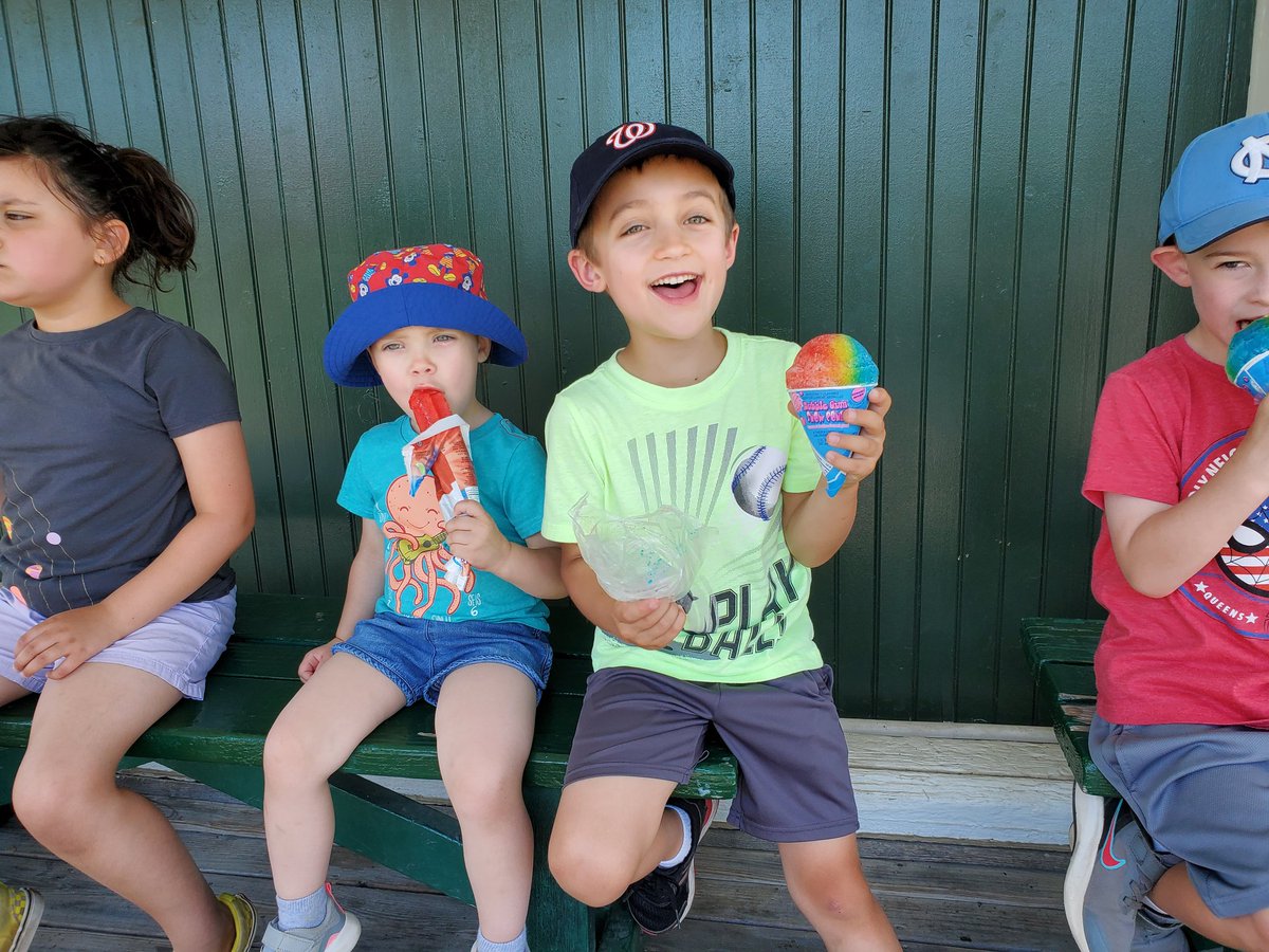 kristincmcclure's tweet photo. #RonnieRam enjoyed meeting up with friends today at Frying Pan Farm to sing along with Mr. Lilo &amp; check out the animals! @centreridgees #CRESculture @CRESKinder #artsintheparks https://t.co/2rxYkzONQU