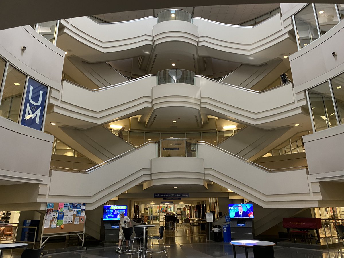 AHSCollegeCentr's tweet photo. While visiting Memphis, TN, I went on a tour of the University of Memphis. Beautiful campus, wonderful hospitality, highly affordable for StL students and close to home (3 1/2 hrs). Great academic programs and a (R1) Research school. Contact Mrs. Giunta is you have any questions! https://t.co/mj0mUSJjMg