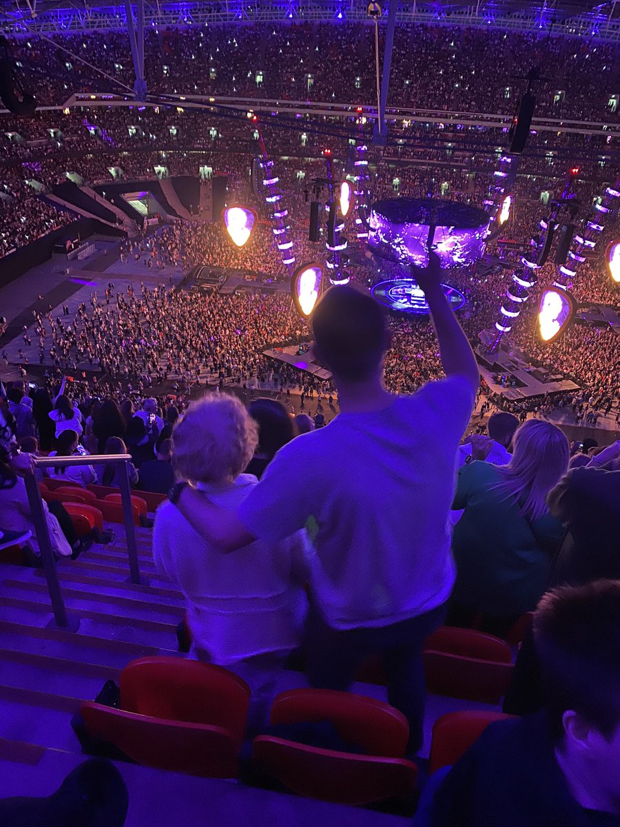 Hello, please can people share to find these boys and i think their granny in this photo at Ed Sheeran 29/06 block 527!We couldn’t message the photos, you made our night❤️❤️ #EdSheeran #EdSheeranwembley