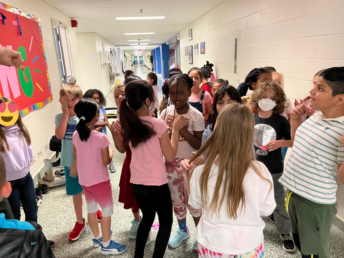 mmecrow's tweet photo. So our last balloon disappeared 🤷‍♀️ but we made it special with a confetti toss!! Today we finished our ten-day celebration with a joint-class picnic lunch! Merci Mme Gleason! @louisearbourfi https://t.co/EwV21MBCcp
