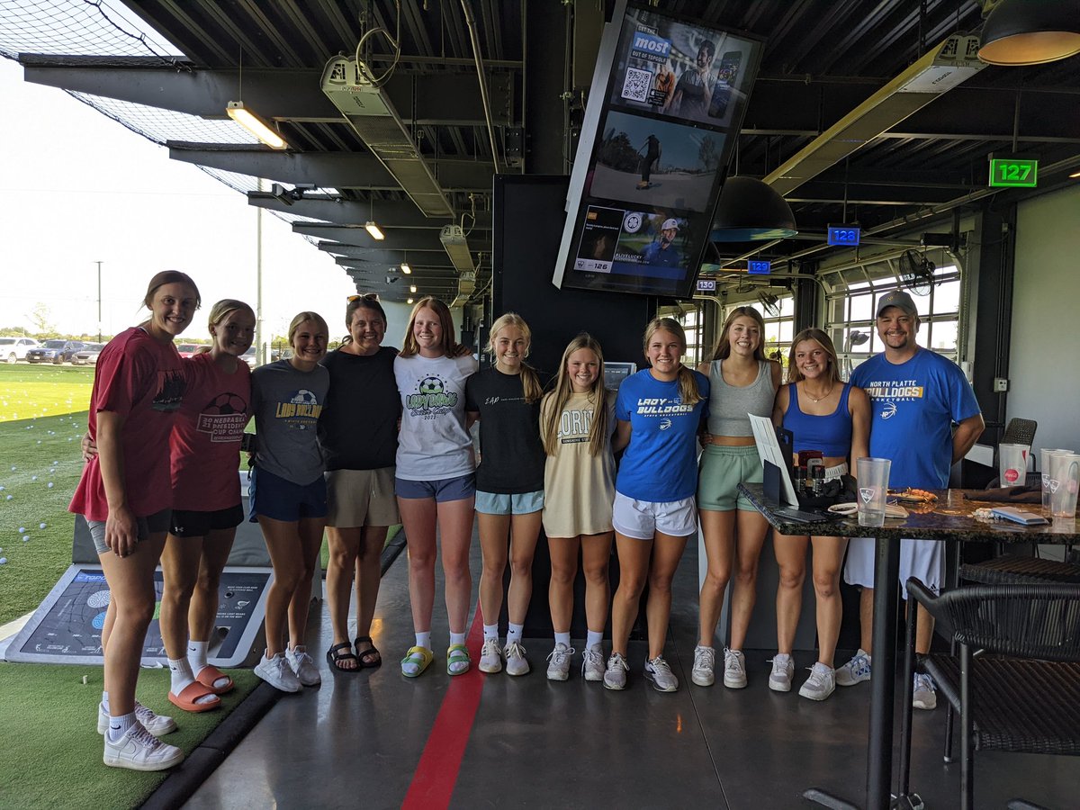 Great afternoon at Top Golf with this crew!!! Had a lot of fun and might have a few future golfers finding their swing! #WEnotMe #LOVE🏀 #TeamTime
