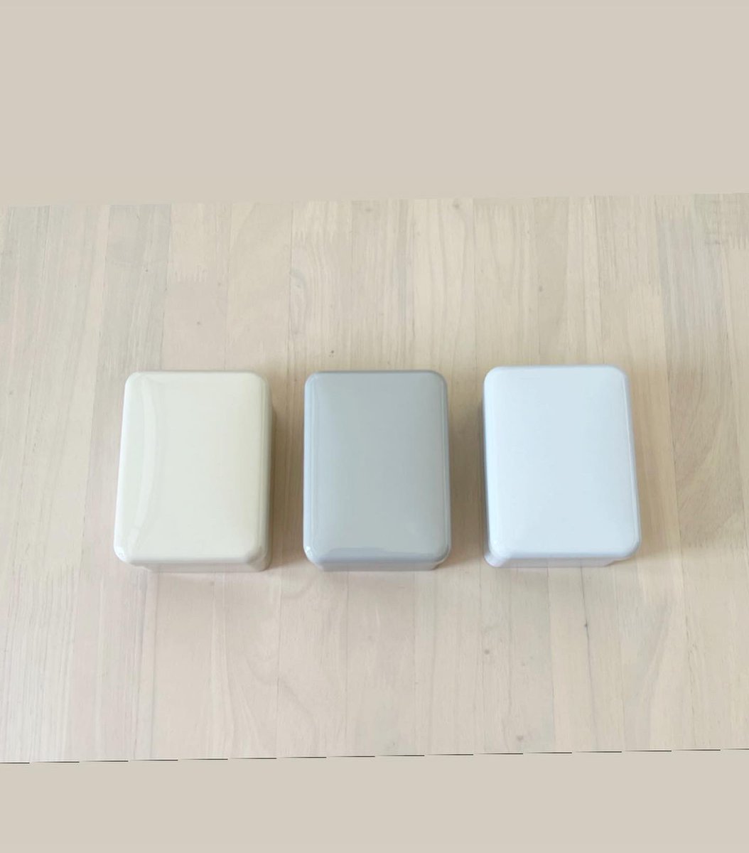 cancanworker929's tweet photo. 大人気の90サイズ缶��新色のご紹介です。
・
サイズ:90×130×50mm
カラー:グレー
最小ロット:無地缶1缶〜／印刷あり100缶〜
専用グラシン紙:1枚〜
・
・
#クッキー缶　#無地缶　 #印刷あり　#シルク印刷　#フルカラー印刷　#小ロッ　#グレー　#薄いグレー https://t.co/Q6M7B13g4G