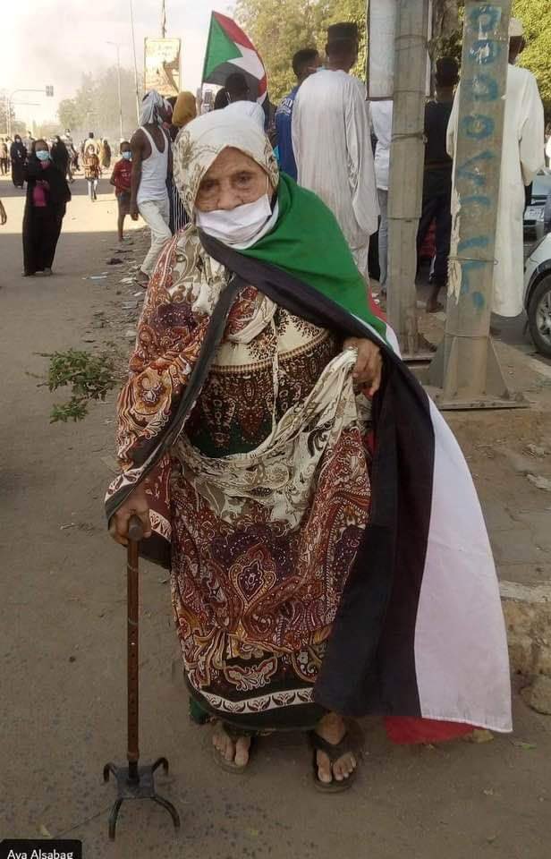thowaibaeltahir's tweet photo. This post is writtten by @Greenrosseta 

Inspired by a shared post, on a friend's FB page, portraying women in protests around the world.
I gathered a few images of women in Sudan at the frontline..

We have been resisting the #SudanCoup non-stop over the past 8 months. https://t.co/u29SsXKpuH