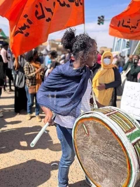 thowaibaeltahir's tweet photo. This post is writtten by @Greenrosseta 

Inspired by a shared post, on a friend's FB page, portraying women in protests around the world.
I gathered a few images of women in Sudan at the frontline..

We have been resisting the #SudanCoup non-stop over the past 8 months. https://t.co/u29SsXKpuH