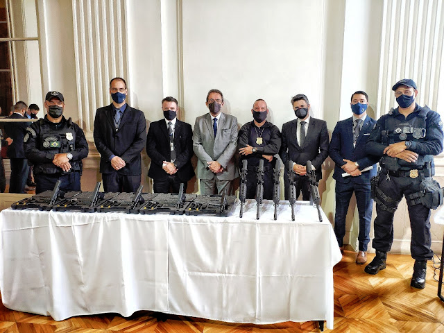 DefenseLrca's tweet photo. No RS, Taurus totaliza venda de 5.252 pistolas TS9 e 168 fuzis T4 para a SUSEPE-RS
#TaurusArmas #TaurusUSA #JindalTaurus #tasa4 #TaurusJM #antifrágil #SUSEPE #RioGrandeDoSul
https://t.co/keTOEJdBq1 https://t.co/cdur0C3TRG