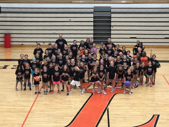 CoachDParker's tweet image. Tiger Cubs!! What a fantastic week of camp! Over 130 campers and player coaches had fun and got better!! Awesome to see how much Basketball is Loved in Loveland! Special shout out to @bradley_early @Cubanb50 for bringing max energy...Go ahead and take tomorrow off 🤣 #OurWay