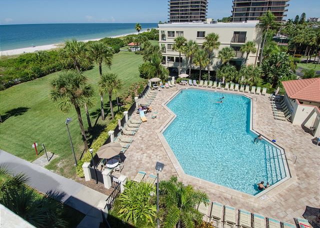 ResortRentalsUS's tweet photo. ☀️ A nicely kept, spacious 1 bedroom, 1 bathroom condo at Land's End awaits you this summer in the beautiful Treasure Island community. Great for a small family! https://t.co/QHBKFojelc #TheUltimateRandR #SunsetBeach #StPete #Clearwater #SummerVacation #VisitFlorida https://t.co/Rd2EZYCO8u