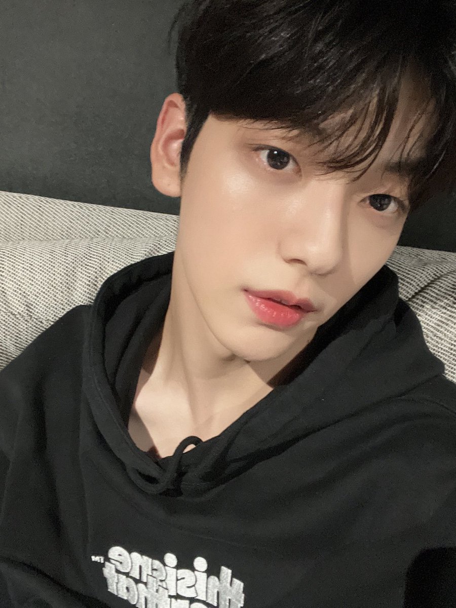 ZENITHSoule's tweet photo. [8:00 AM] 🐢💭

"Good morning! Your Zenith will probably be out for the whole day since their mun has some important things to attend to. ㅠㅠ"
"Claim 300 pulsars from me as a morning gift!" https://t.co/BSiuD83dmk