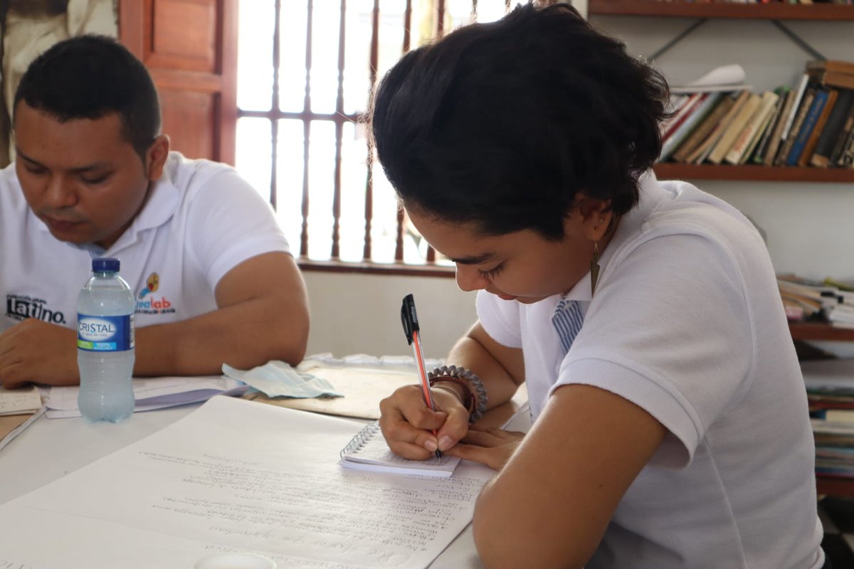 vlahebo's tweet image. Mucha emoción de acompañar el #CreaLab en #Sincé #Sucre. Mucha alegría de ver cómo las ideas y proyectos se hacen realidad.

Trabajamos con 100 chicas y chicos afectados por la pandemia a través de 5 laboratorios de creación + educación.

#InnovaciónEducativa