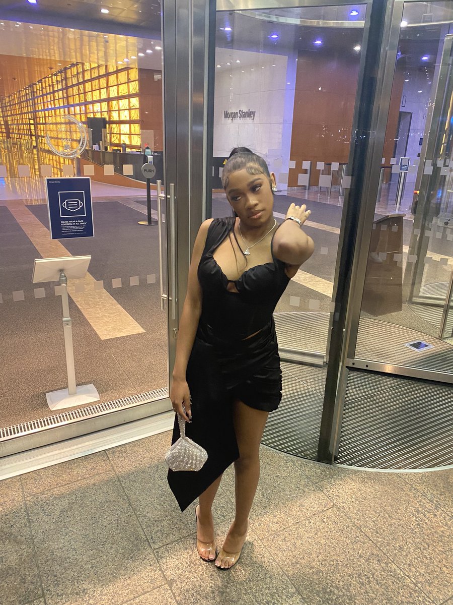 viany_xo's tweet photo. Happy 243 Day 🇨🇩 x https://t.co/gbsb9E1IF7