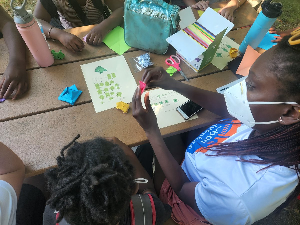 UrbanAdvSquad's tweet image. Art imitated life today as Squad leader and program educator Randi taught #SquadMembers to make origami lotus flowers, frogs, and dragonflies at Kenilworth Aquatic Gardens! How do you like to make artistic connections with nature?
@kenaqgardens
#JuniorRangerAdventureSquad
