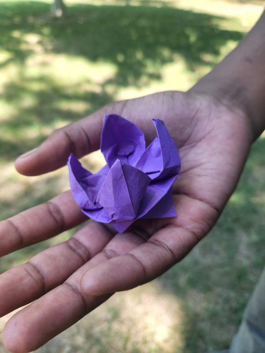 UrbanAdvSquad's tweet image. Art imitated life today as Squad leader and program educator Randi taught #SquadMembers to make origami lotus flowers, frogs, and dragonflies at Kenilworth Aquatic Gardens! How do you like to make artistic connections with nature?
@kenaqgardens
#JuniorRangerAdventureSquad