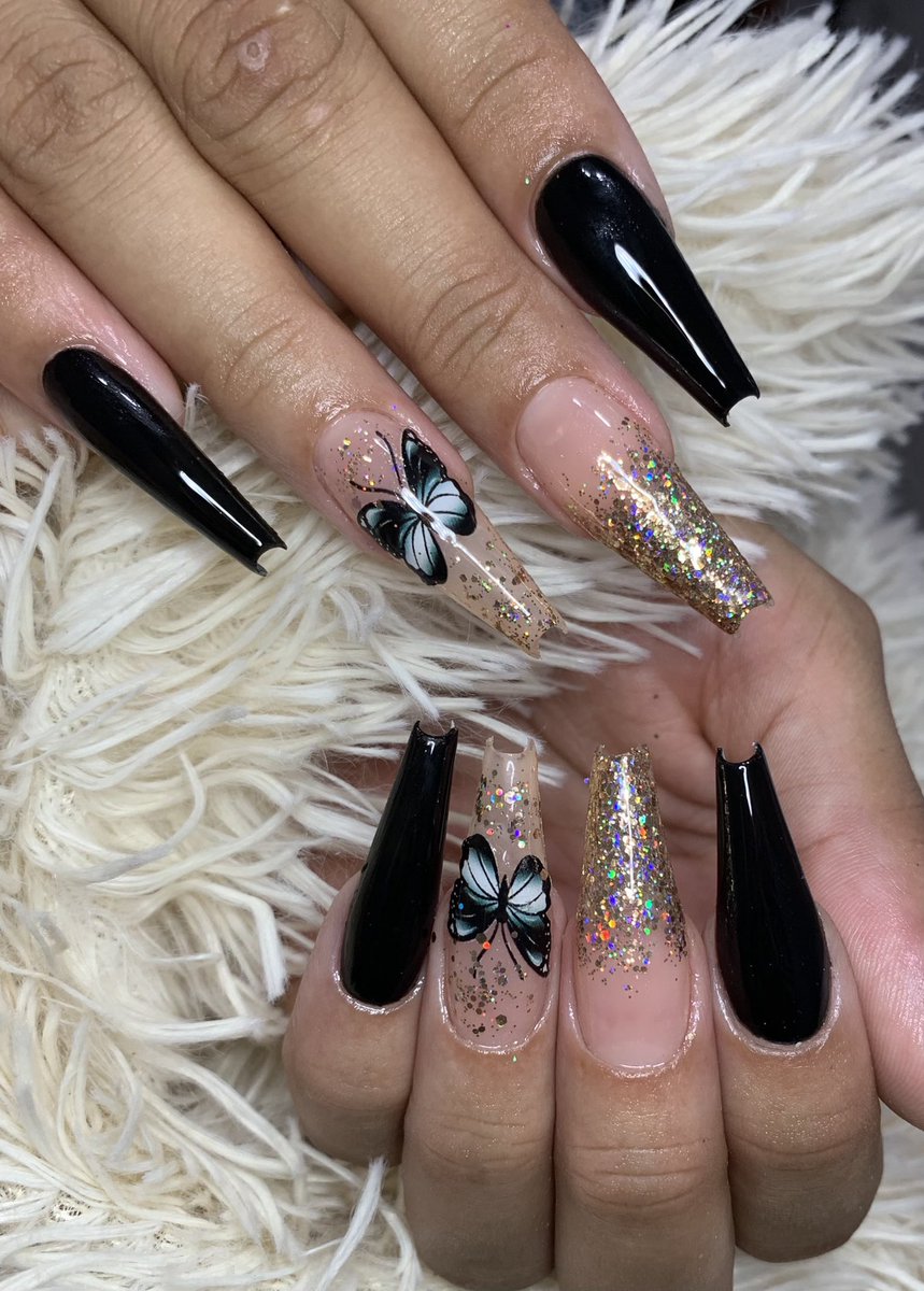 susunails's tweet photo. Postiças realista 🖤 https://t.co/QW05ch3Oa8