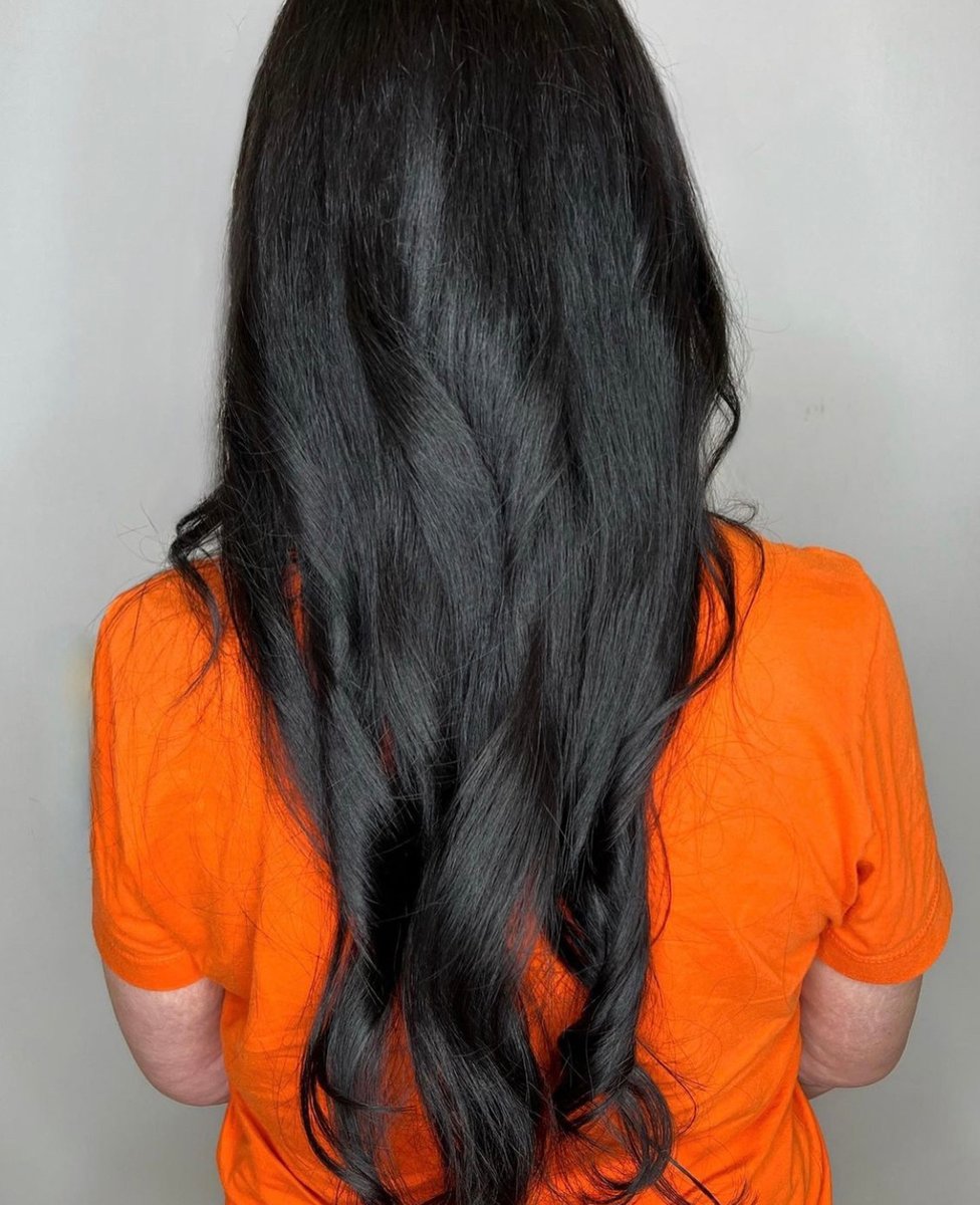 AHD_LV's tweet photo. @beauty_by_hales client wanted to make a change by going all dark 🖤 Check out this transformation... the shine from this Redken color is outstanding! 

#redkenhaircolor #redken #redkenhair #redkenschool #hairtransformation #haircolor #shinyhair #hairschool https://t.co/j10vXkAwvn