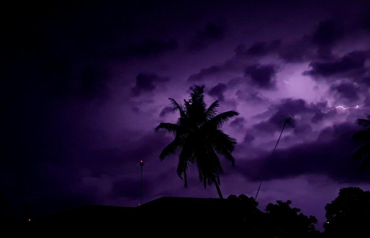 TTWeatherCenter's tweet photo. Lightning captured between 7:00 PM and 7:41 PM at Fullerton, Cedros.

📸: Josh Beharry

https://t.co/hBAcmuthWu https://t.co/cxRELyjea9