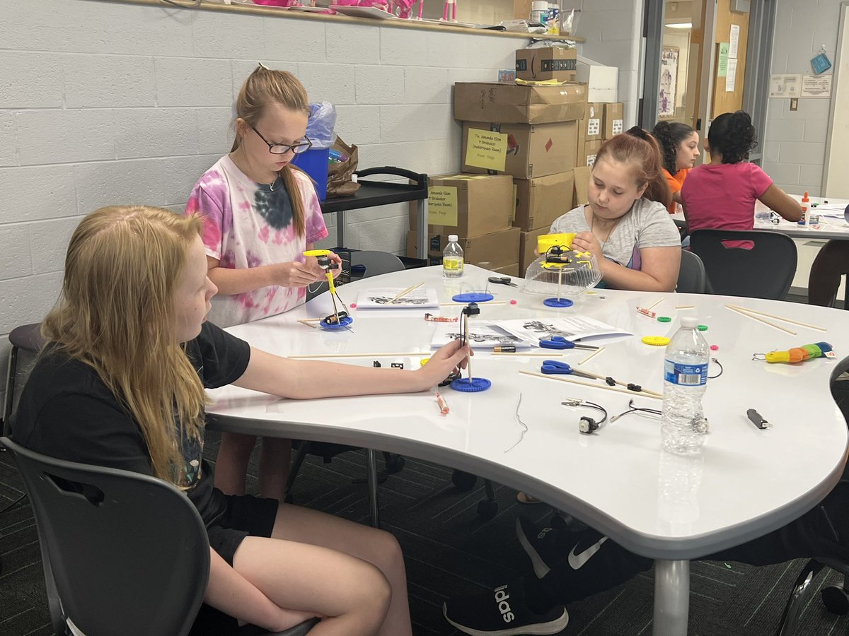 I had the opportunity to be a part of summer camp this year! Great to see students engaged over the summer! <a href="/AmandaEleTweets/">Amanda Elementary</a>
