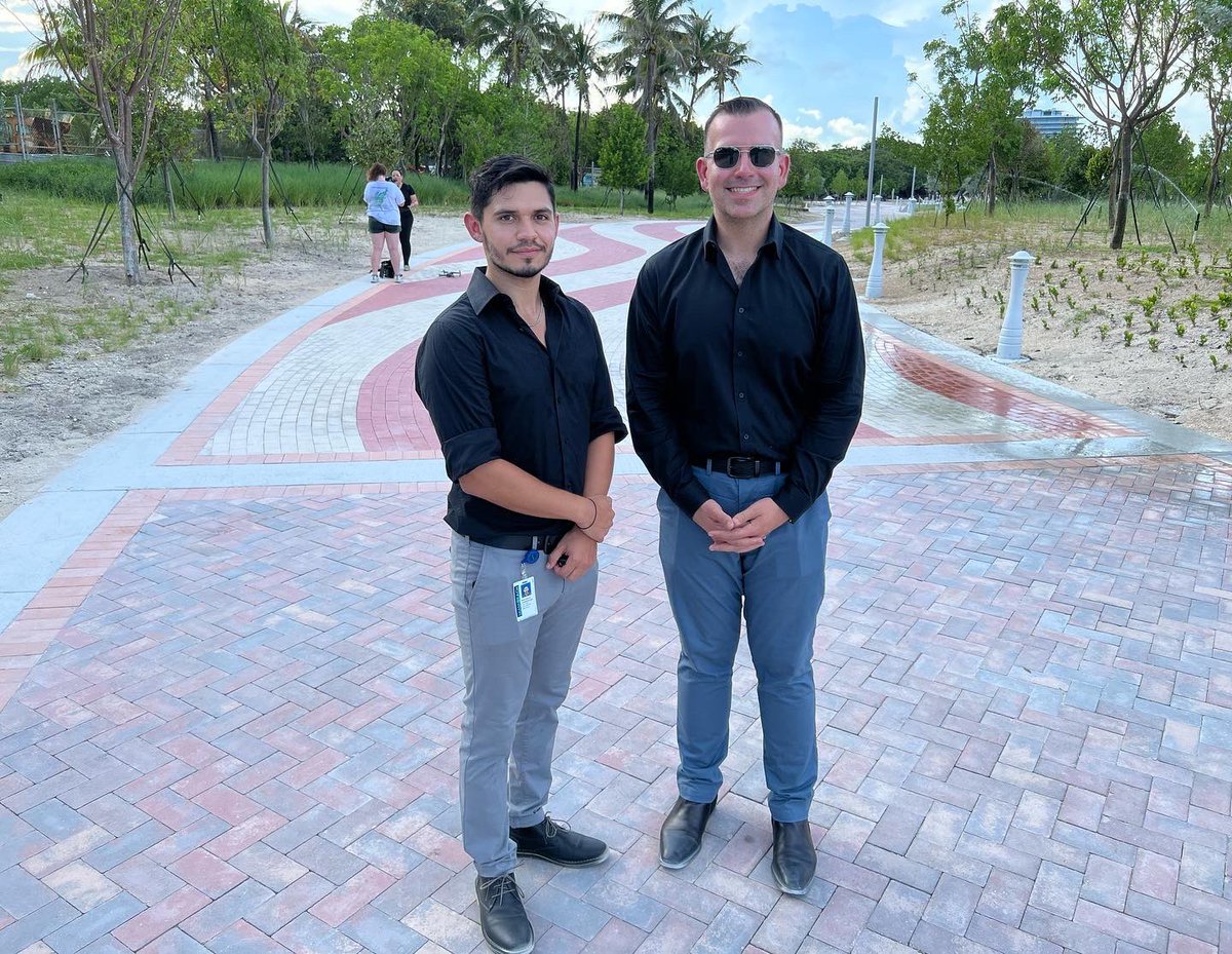 alexjfernandez's tweet photo. Celebrating the completion of 7 miles of continuos, uninterrupted beachwalk along the world’s most beautiful beaches. Miami Beach is blessed! https://t.co/G6tcVWhpeo