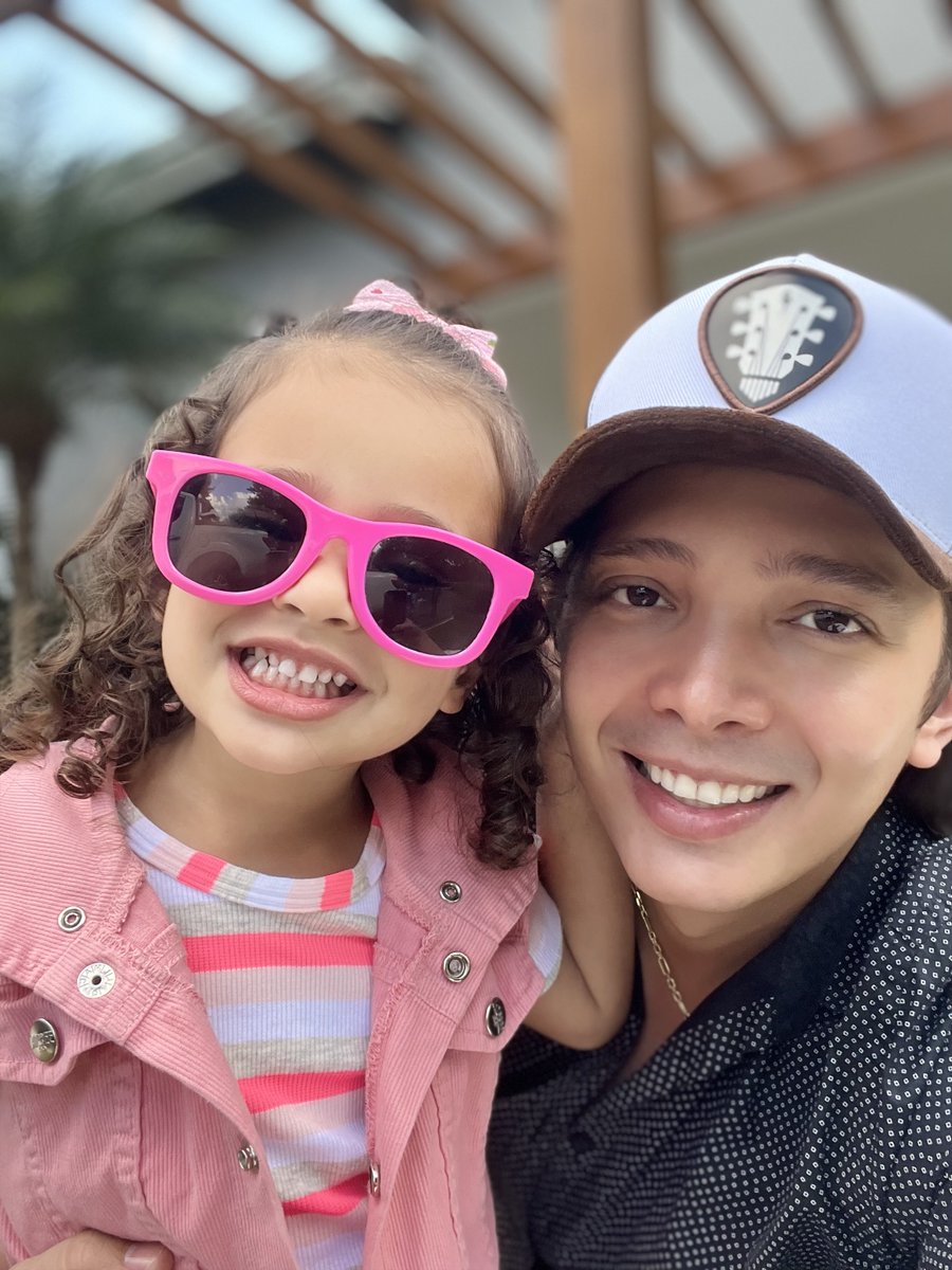 MayckeLyan_'s tweet photo. Hoje a Izzy vai assistir pela primeira vez um show nosso no palco 😍 Querem acompanhar nos stories? https://t.co/Klt41WH0GN