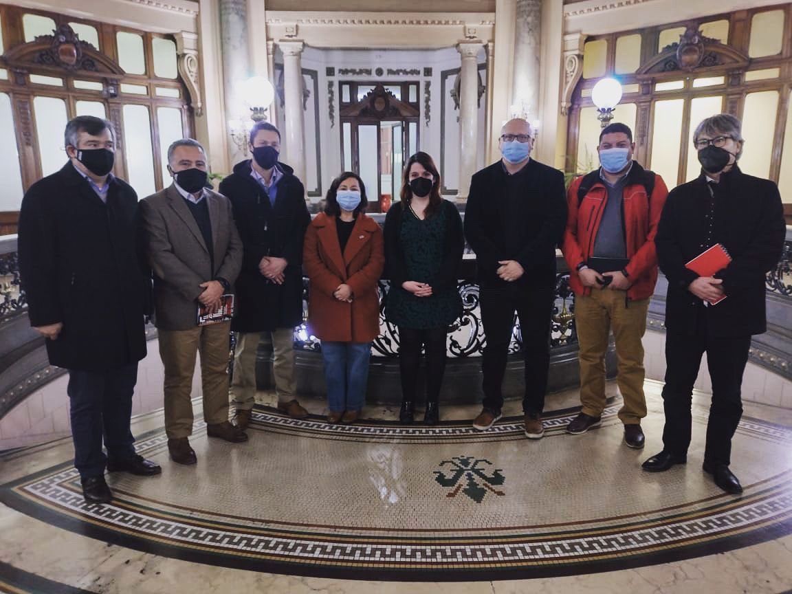 🔴 Hoy nos reunimos con la delegada Presidencial de la Región Metropolitana @contimartinezg junto al Presidente del Directorio, Guillermo Muñoz y las gerencias de personas y seguridad de <a href="/metrodesantiago/">Metro de Santiago</a>, donde se nos informó acerca del plan de fortalecimiento de la seguridad”