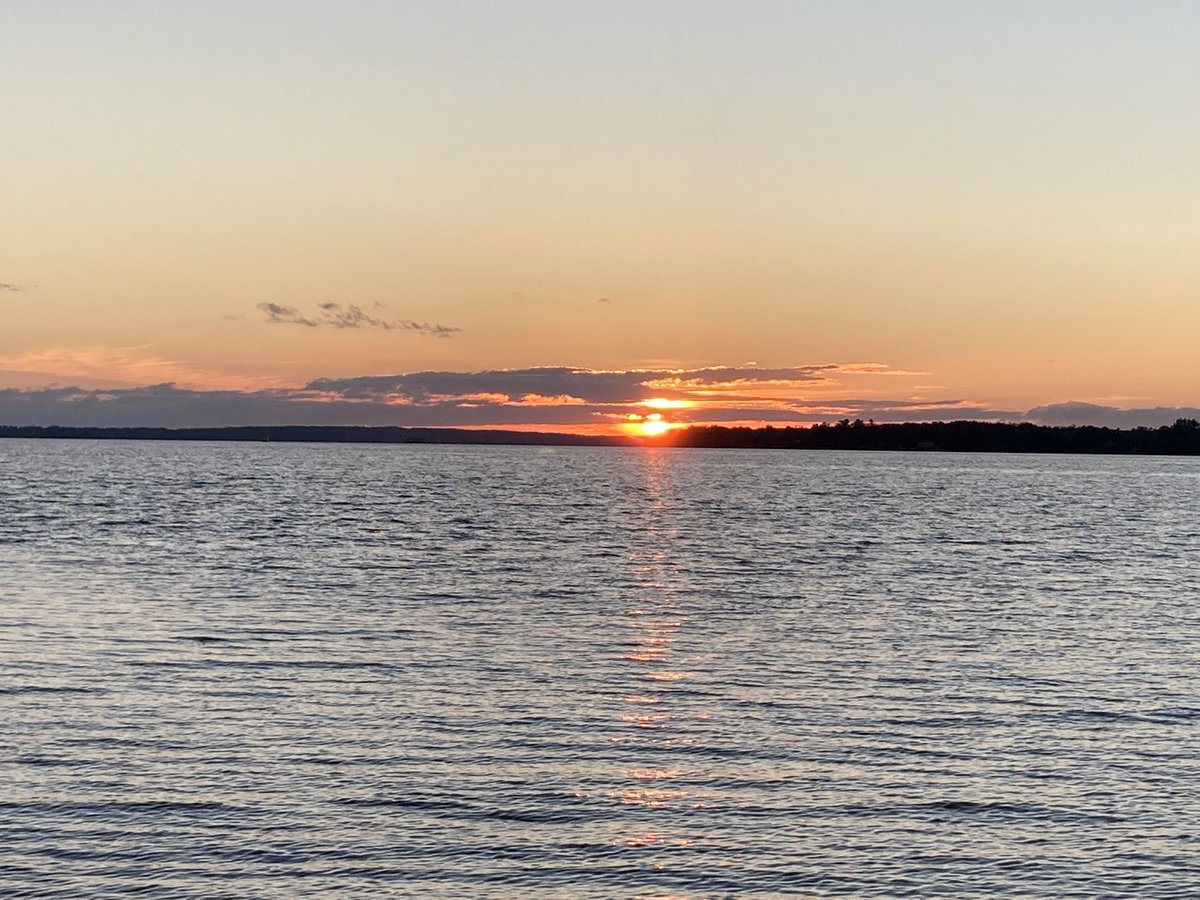 JillMSkinner's tweet photo. Another beauty day comes to an end. #Ottawa Think this might be a gr8 place to be this weekend. #BritanniaBeach that is #CalmAfterTheStorm and hereβs to #CanadaDay2022 being #Calm #Period / #Calme #PointFinale https://t.co/s7oHisJjVu