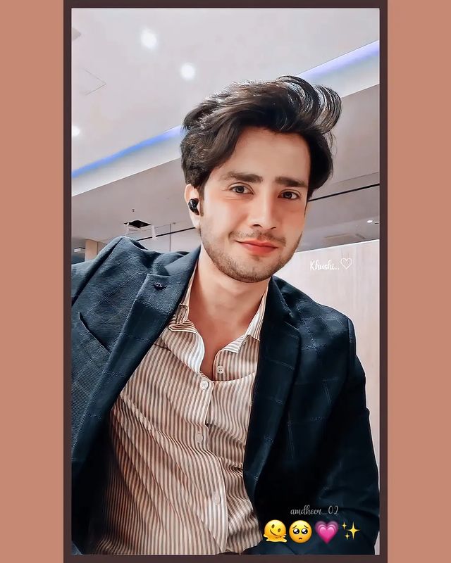 Amdheer02's tweet photo. Kaise Dur rhu tere khyal se ab toh har pal tera intezaar ho jaayegaaa

HAAS MAT PAGLE PYAAR HO JAAYEGA..🥺💕 
@zaan121 https://t.co/04QPnrIDJE