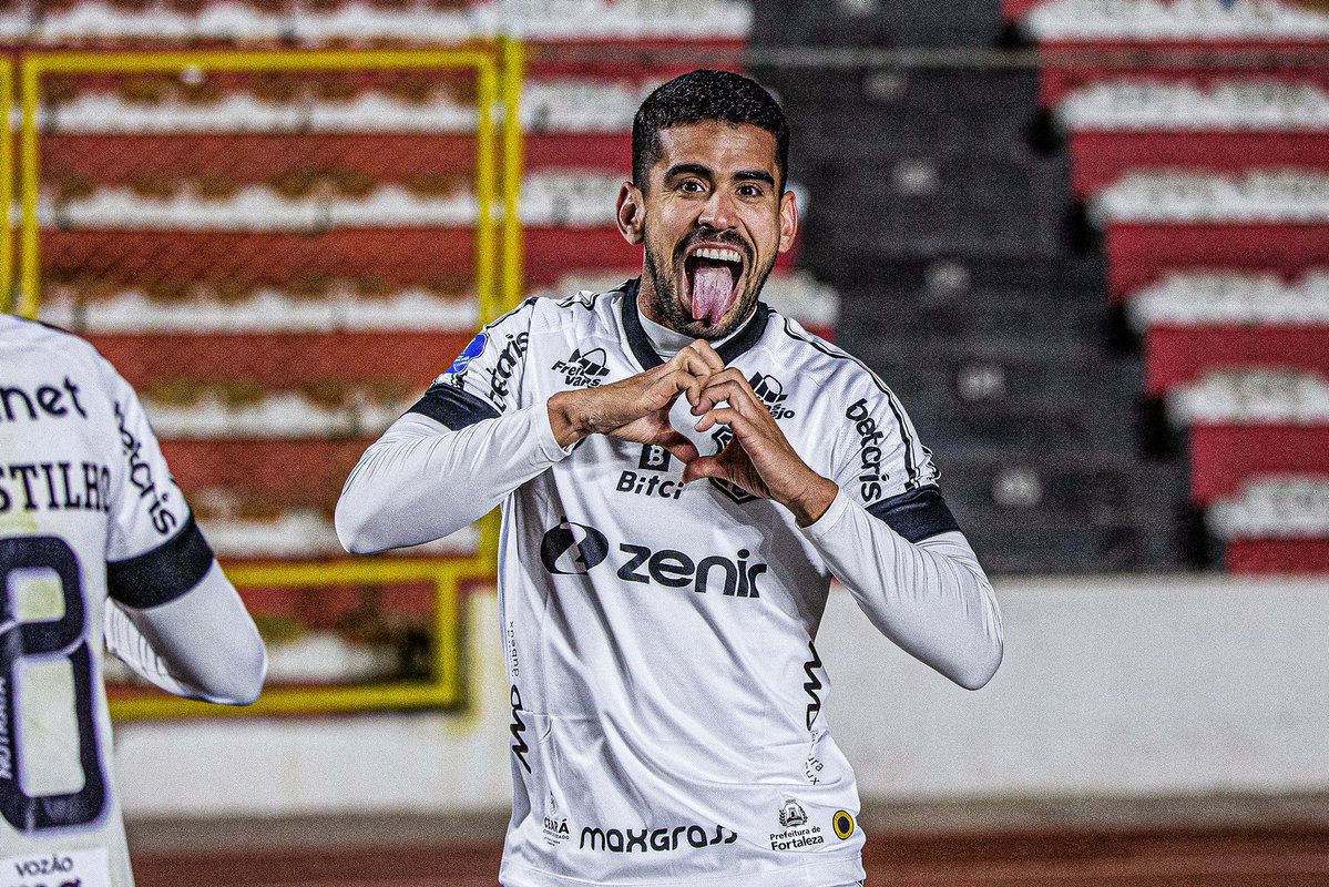 CearaSC's tweet photo. Zé do gol ⚽ / Zé do amor 🫶

📸 Felipe Santos / Ceará SC

#CearáSC #CTSxCSC #ConmebolSudamericana2022 https://t.co/ZvvXB5Xhfl