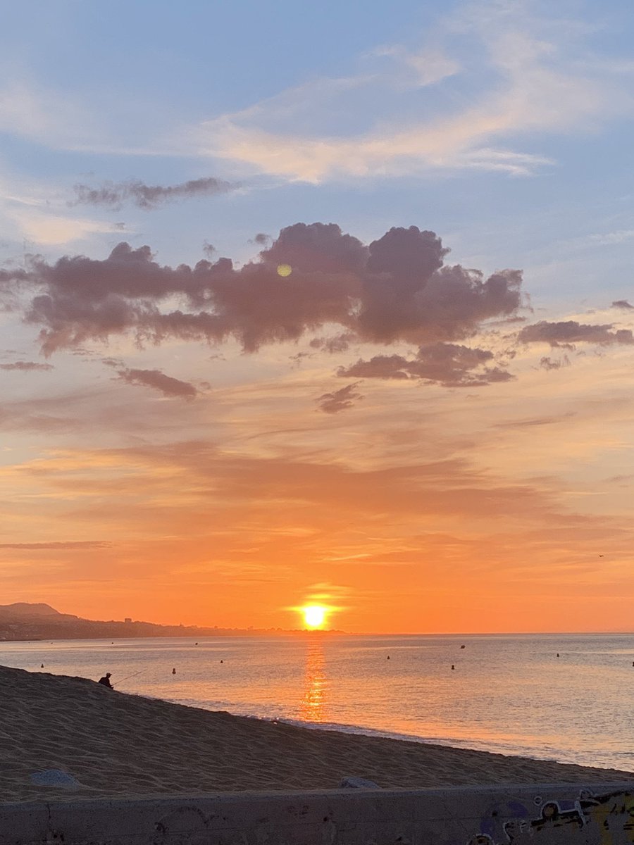 ir a ver el atardecer a la playa >>>>>>>
